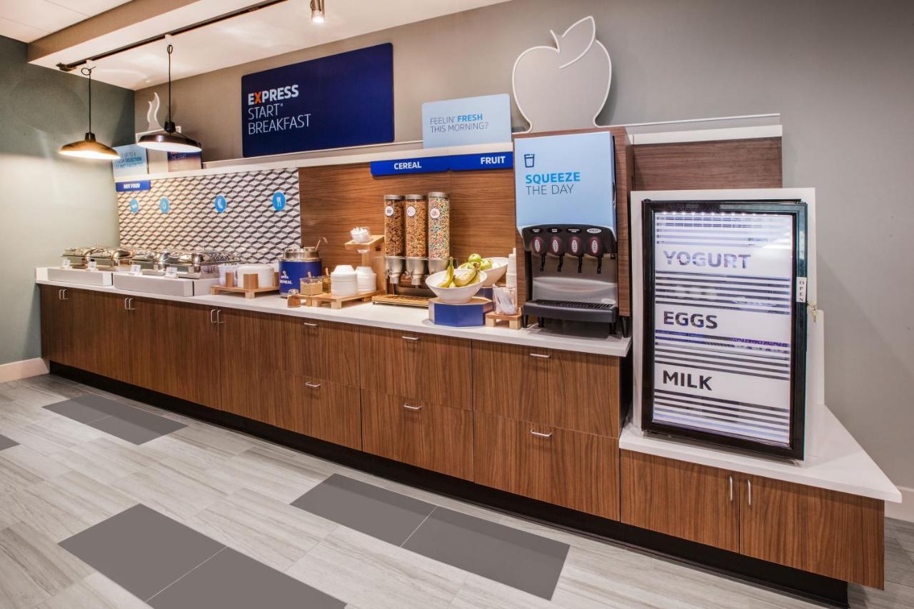 Holiday Inn Express Hotel & Suites Hope Mills-Fayetteville Airport By Ihg Экстерьер фото