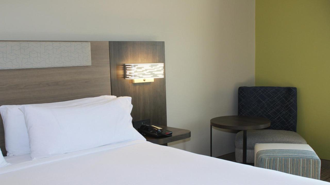 Holiday Inn Express Hotel & Suites Hope Mills-Fayetteville Airport By Ihg Экстерьер фото