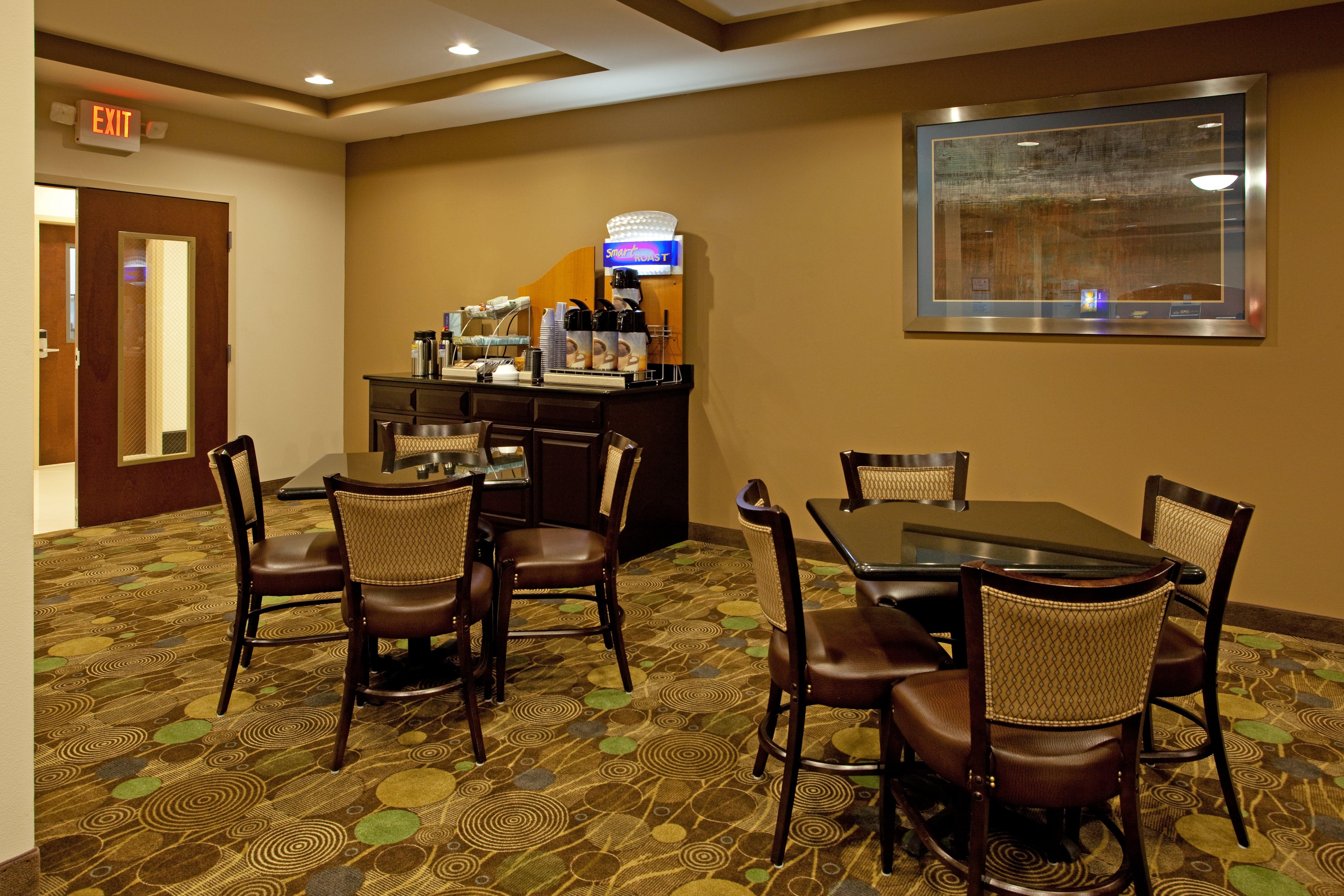 Holiday Inn Express Hotel & Suites Hope Mills-Fayetteville Airport, An Ihg Hotel Экстерьер фото