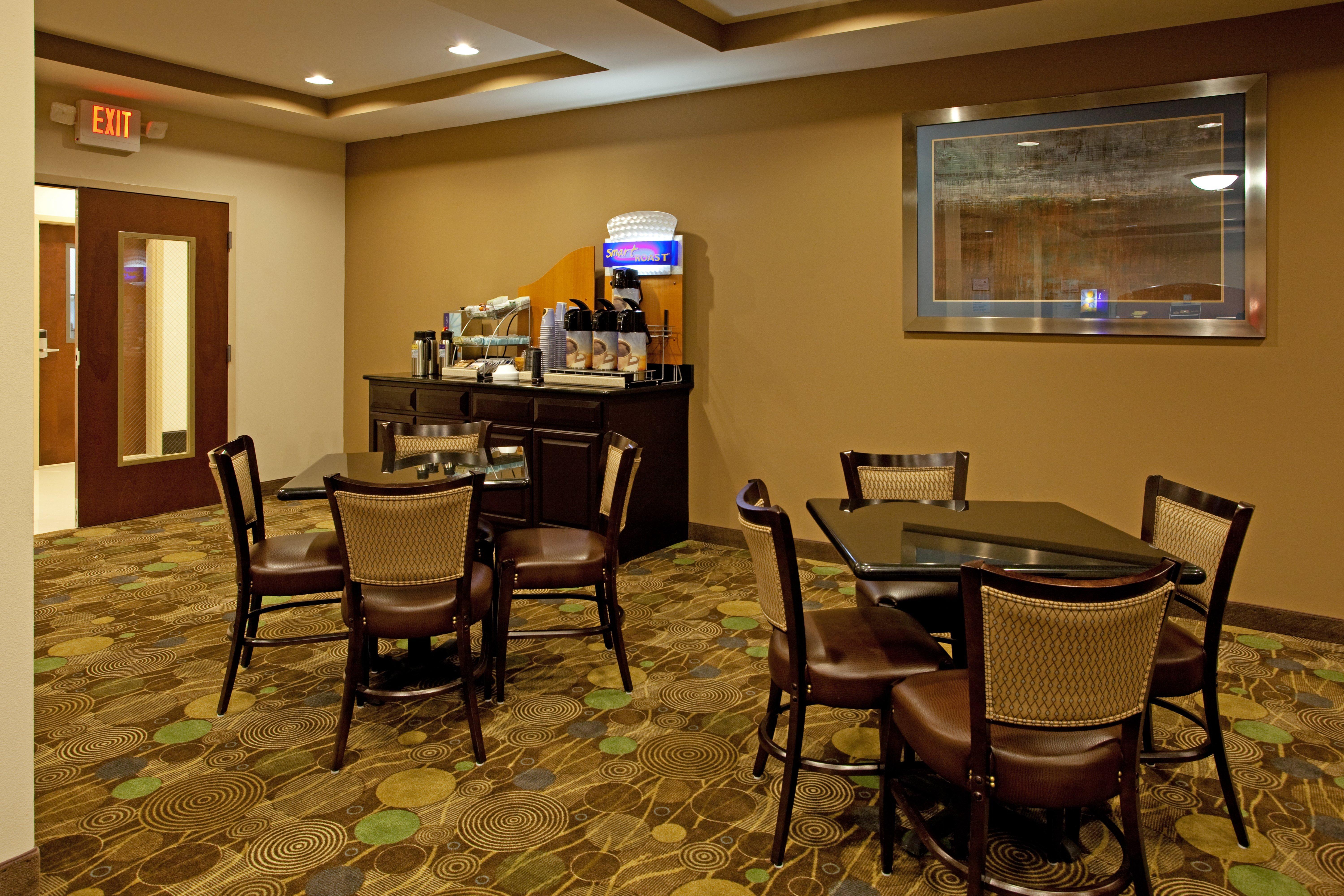 Holiday Inn Express Hotel & Suites Hope Mills-Fayetteville Airport By Ihg Экстерьер фото