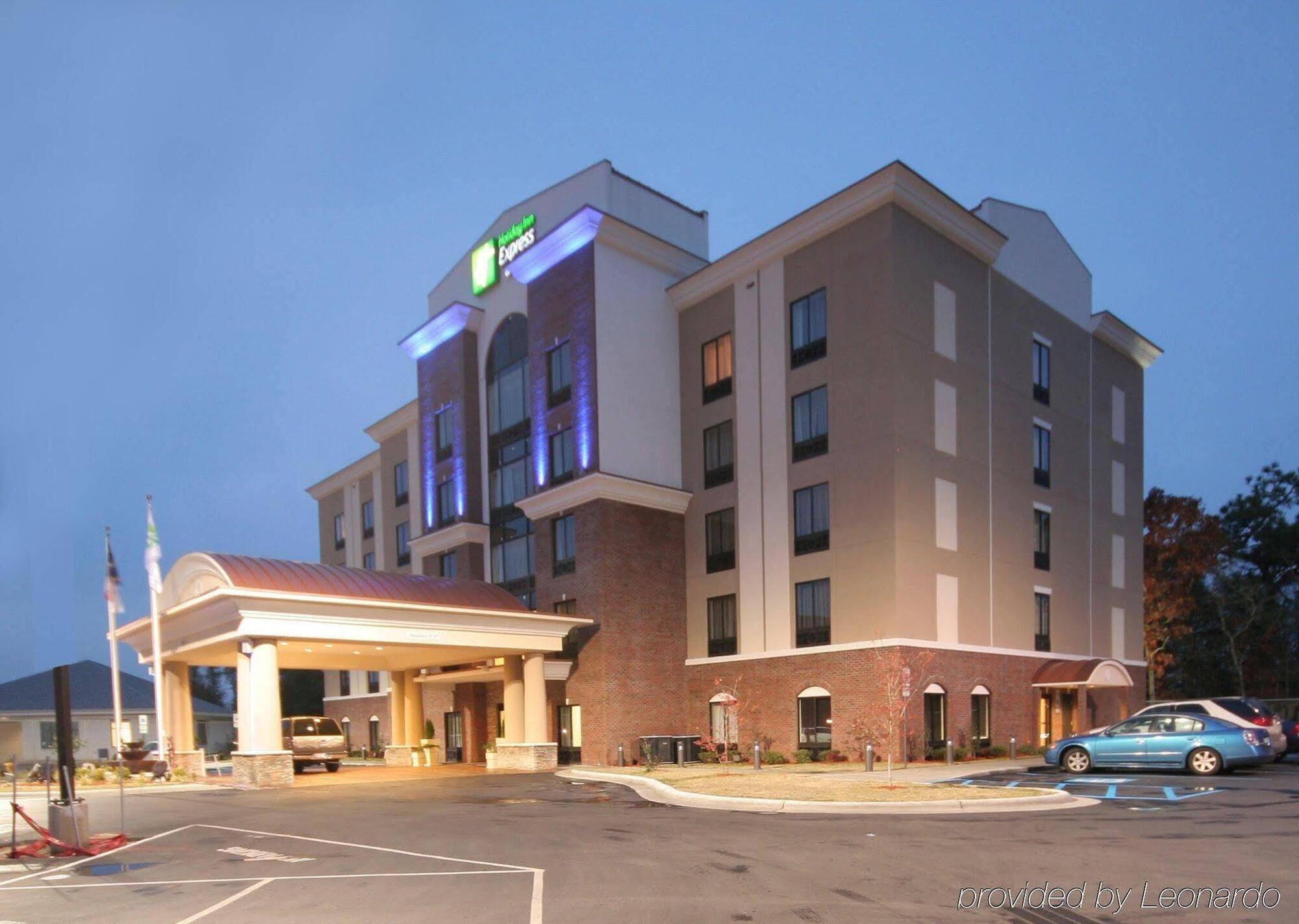 Holiday Inn Express Hotel & Suites Hope Mills-Fayetteville Airport, An Ihg Hotel Экстерьер фото